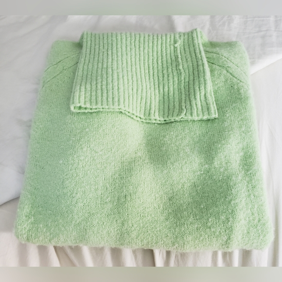 Cherokee Key Lime Green Wool Blend Long Sleeve Turtle Neck Sweater - Picture 1 of 8